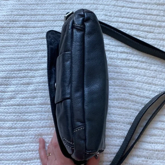 FOSSIL Black Leather Crossbody Wallet
Purse Bag - Picture 4 of 10